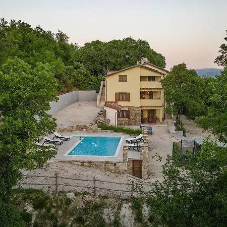 빌라 Brbon - Serene Getaway