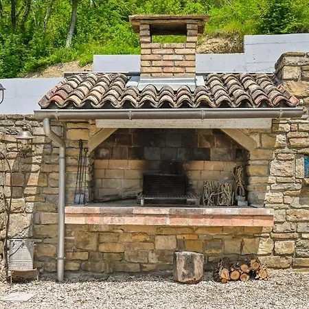 빌라 Brbon - Serene Getaway Krbune