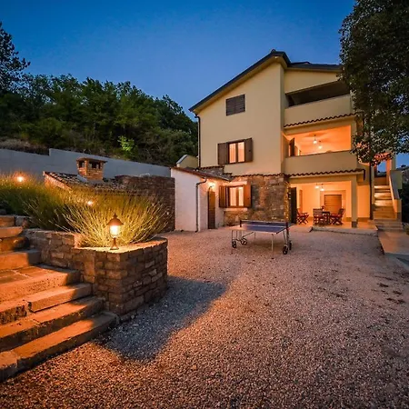 Brbon - Serene Getaway 빌라