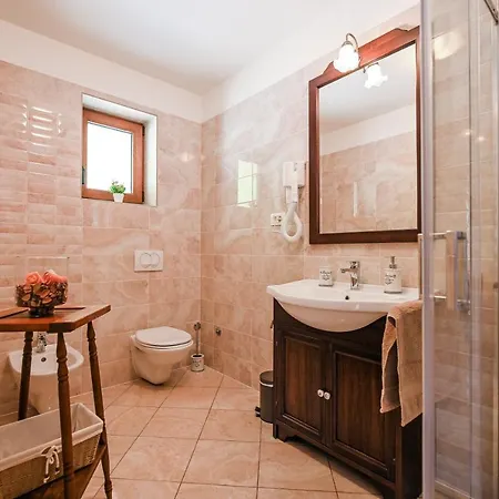 Brbon - Serene Getaway 빌라 Krbune